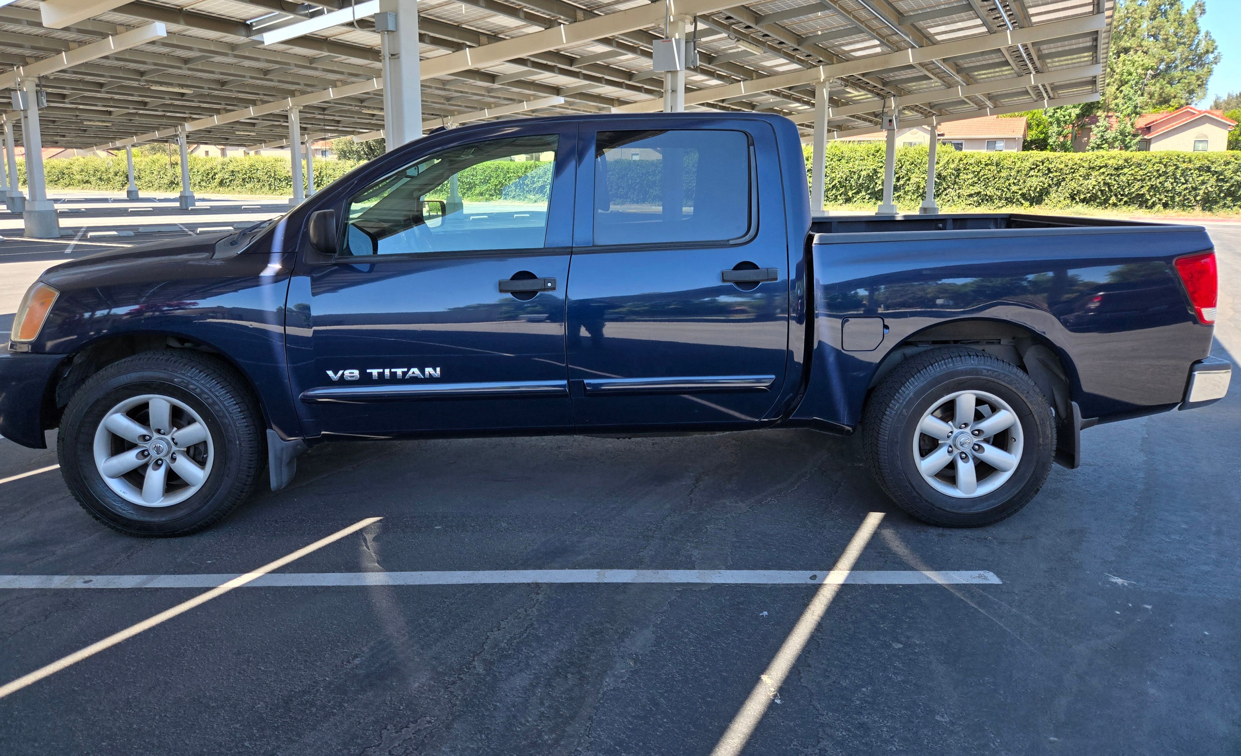 Used 2009 Nissan Titan SE w/ SE Drivers Convenience Pkg RWD image 1