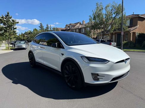 Used 2018 Tesla Model X P100D image 4