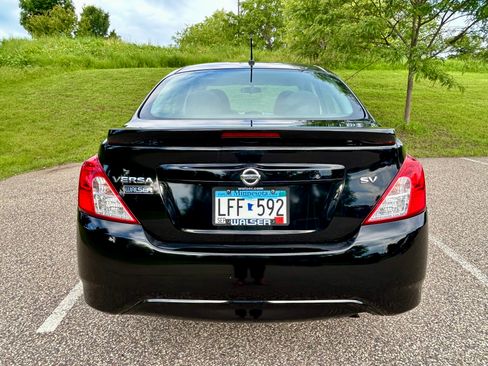 Used 2018 Nissan Versa SV FWD image 4