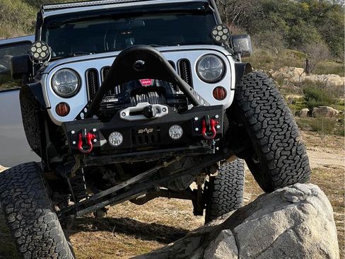 Used 2012 Jeep Wrangler Unlimited Rubicon w/ Connectivity Group image 25