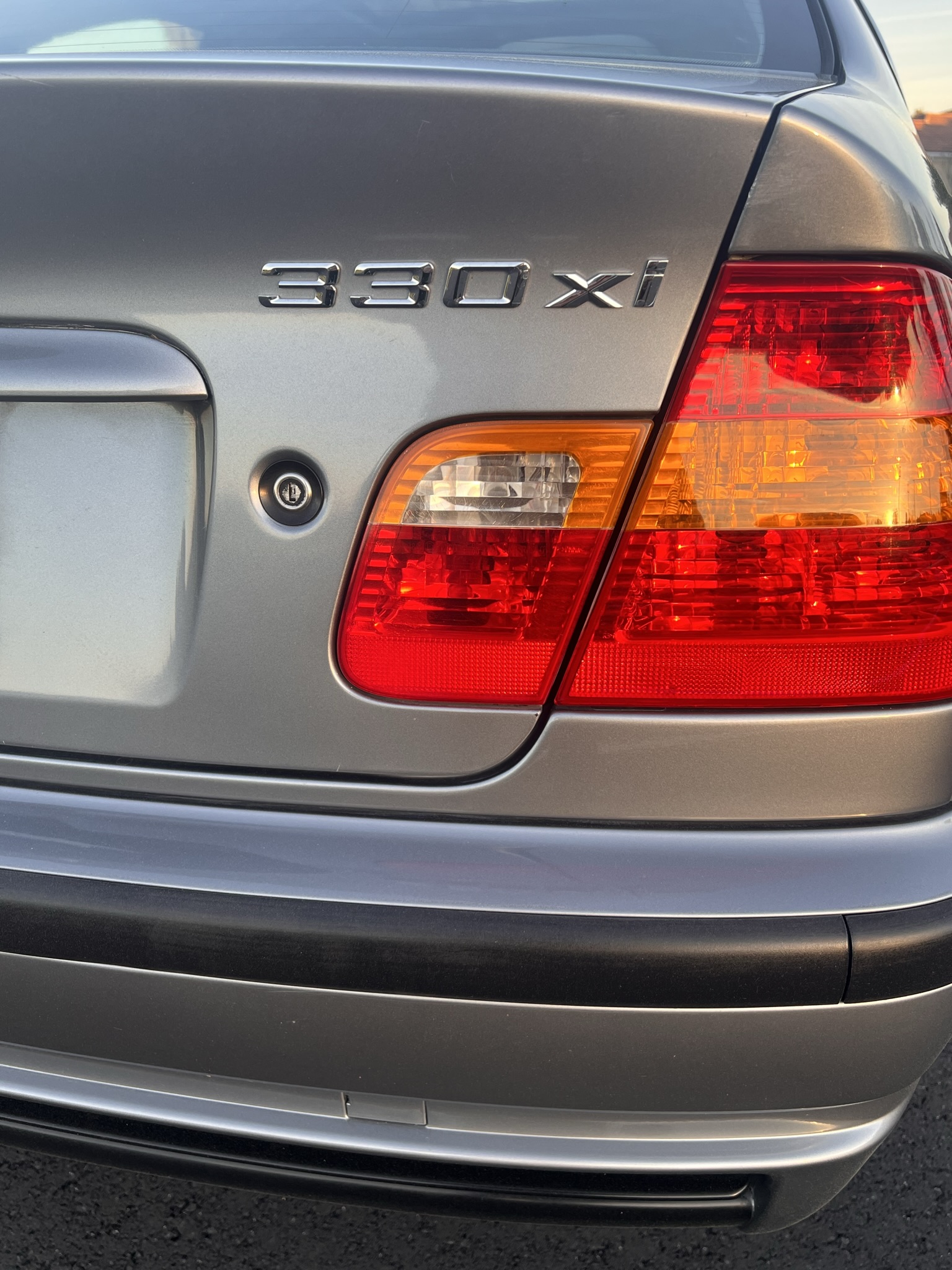Used 2003 BMW 330xi Sedan AWD/4WD image 5