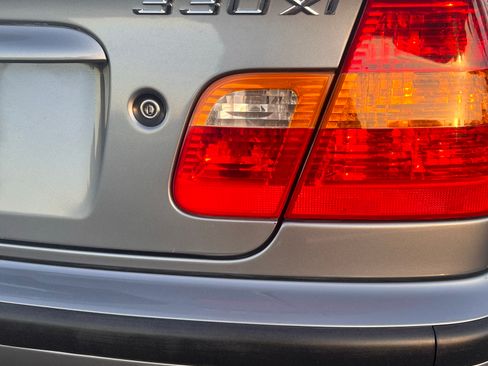 Used 2003 BMW 330xi Sedan image 5