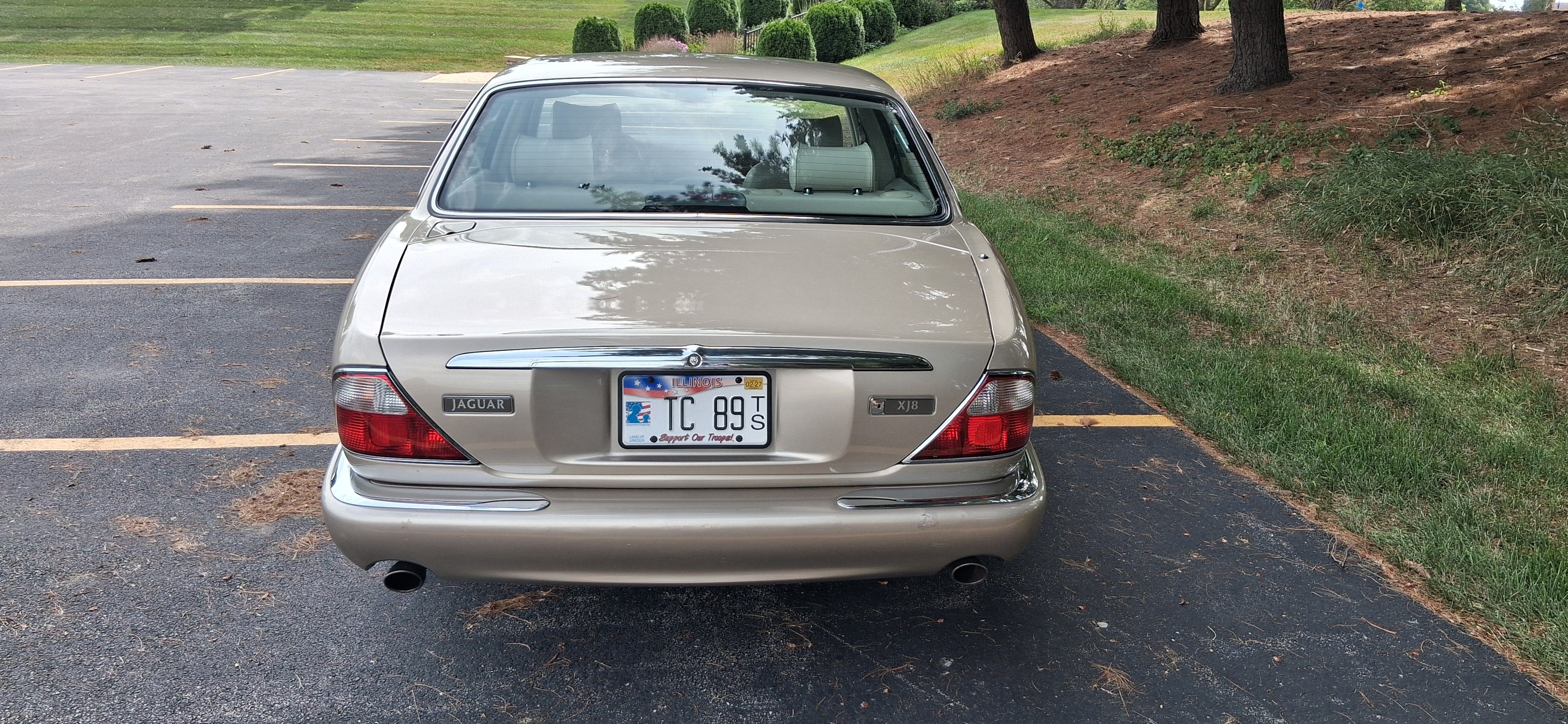 Used 1998 Jaguar XJ8 RWD image 9