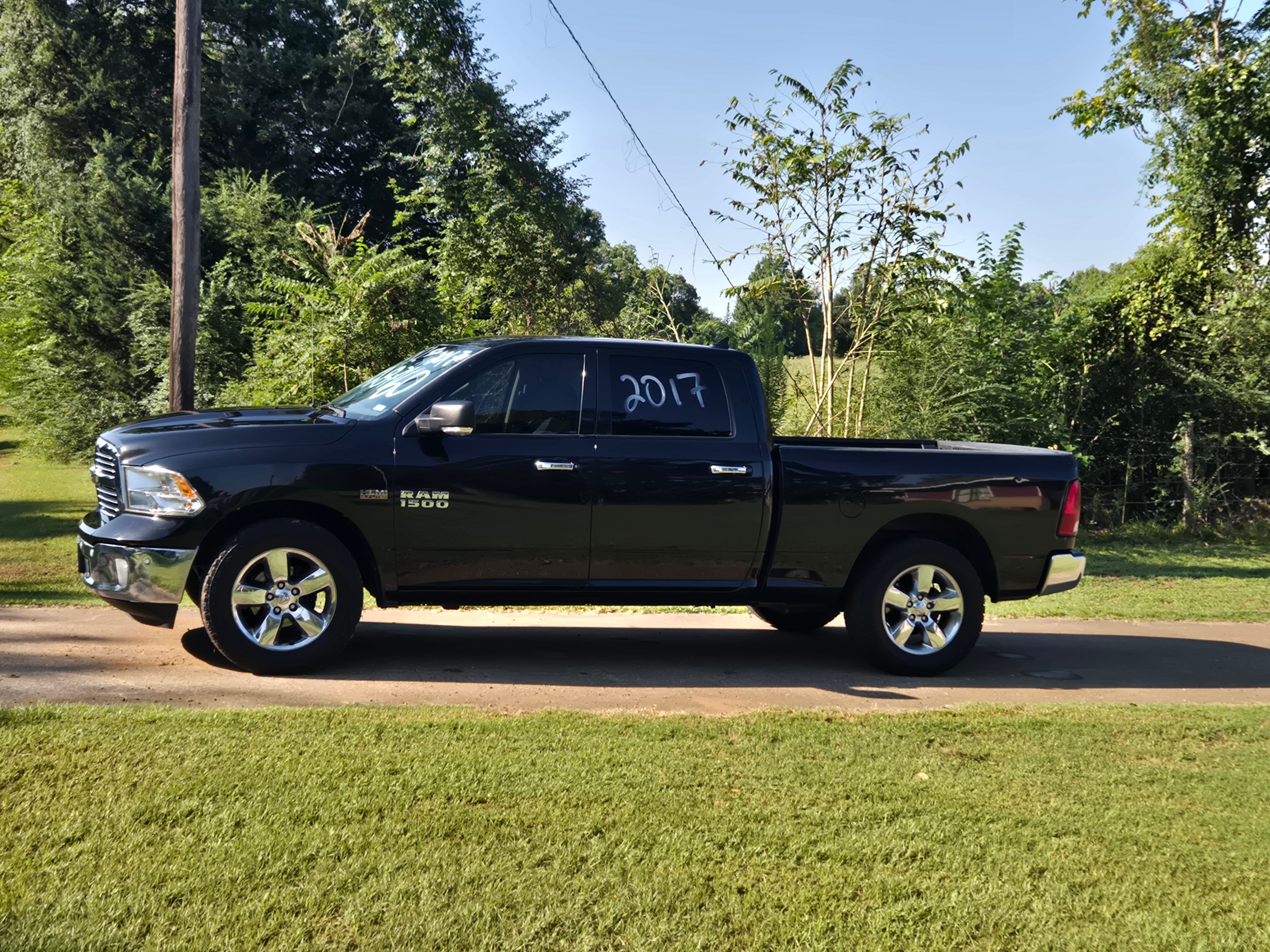 Used 2017 RAM 1500 Big Horn RWD image 1