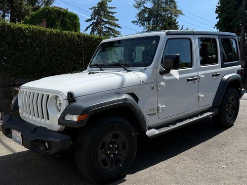 Used 2018 Jeep Wrangler Unlimited Sport AWD/4WD image 4