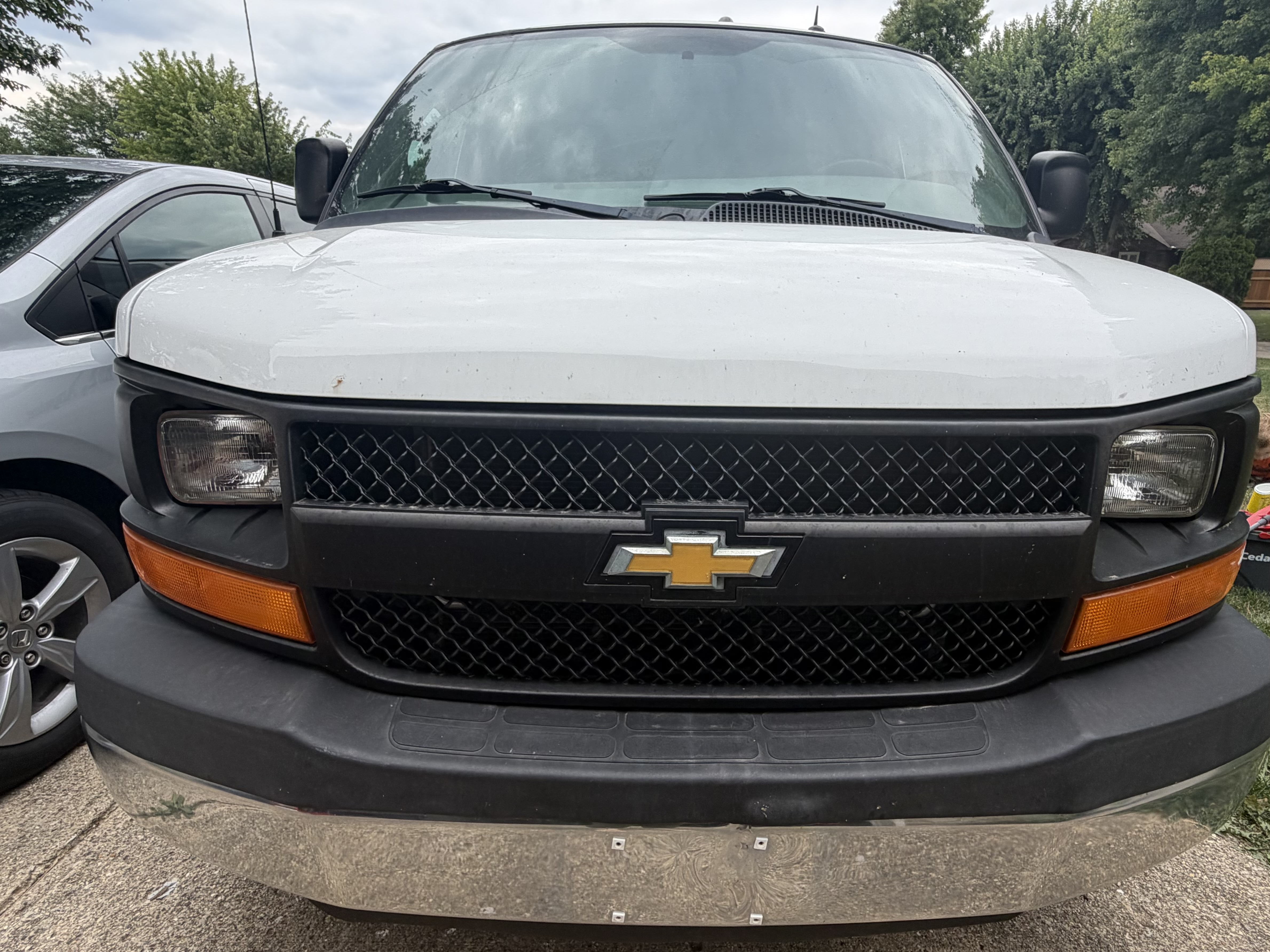 Used 2014 Chevrolet Express 2500 RWD image 2