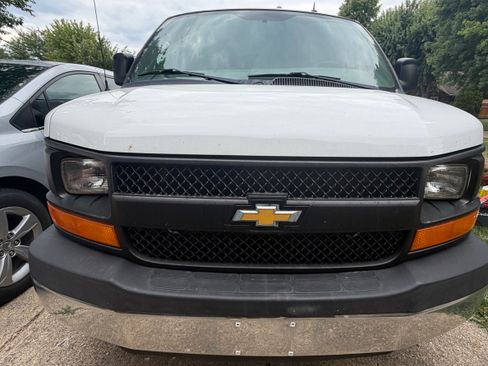 Used 2014 Chevrolet Express 2500 RWD image 2