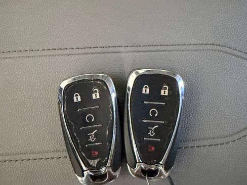 Used 2019 Chevrolet Traverse LT FWD image 9