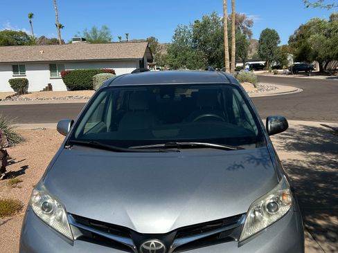 Used 2018 Toyota Sienna LE FWD image 4