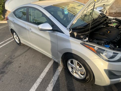 Used 2015 Hyundai Elantra SE image 16