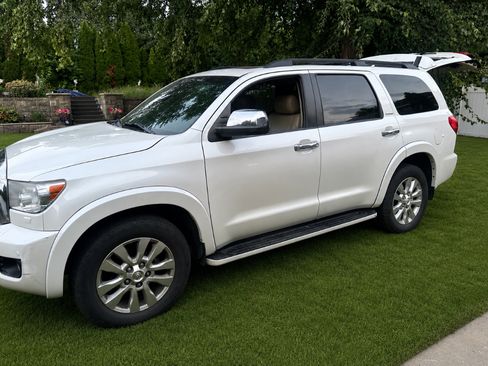 Used 2014 Toyota Sequoia Platinum AWD/4WD image 9