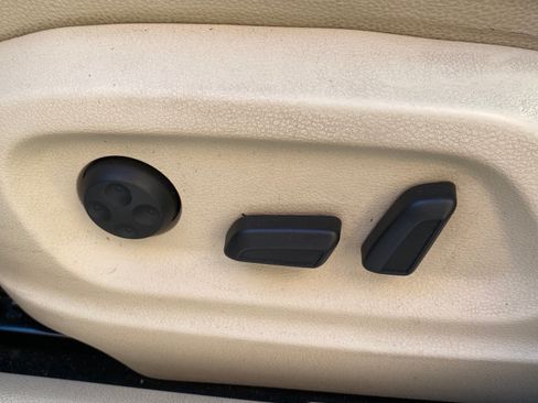 Used 2016 Volkswagen Tiguan SE image 13