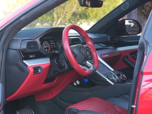 Used 2019 Lamborghini Urus image 5