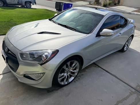 Used 2013 Hyundai Genesis 3.8 image 1