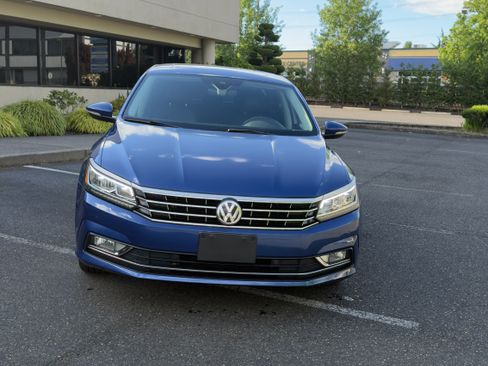 Used 2017 Volkswagen Passat 3.6 SEL Premium FWD image 2
