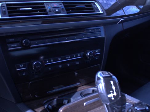 Used 2011 BMW 750i 750i Sedan 4D image 5