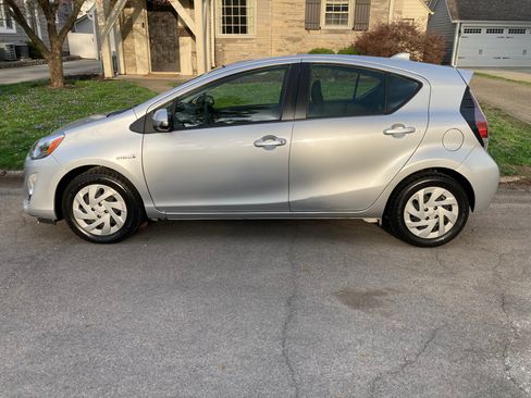 Used 2016 Toyota Prius C Three image 12