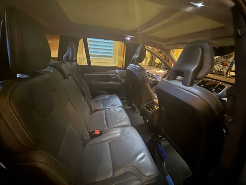 Used 2020 Volvo XC90 T6 Inscription w/ Protection Package Premier image 12