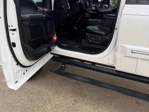 Used 2018 Ford F250 Lariat w/ Lariat Ultimate Package image 12