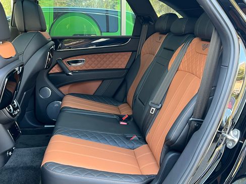 Used 2018 Bentley Bentayga AWD/4WD image 13
