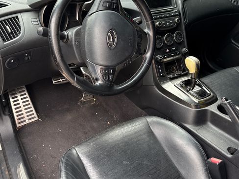 Used 2013 Hyundai Genesis 3.8 image 10