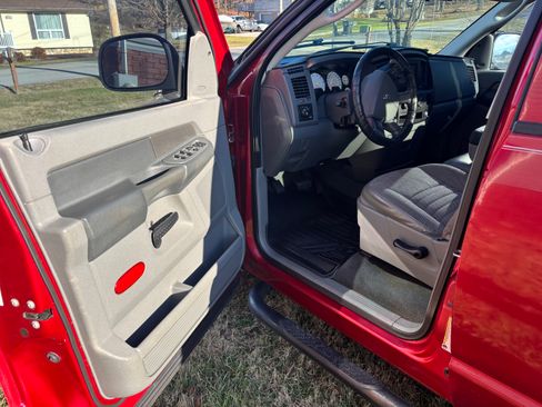 Used 2008 Dodge Ram 1500 Truck ST image 10