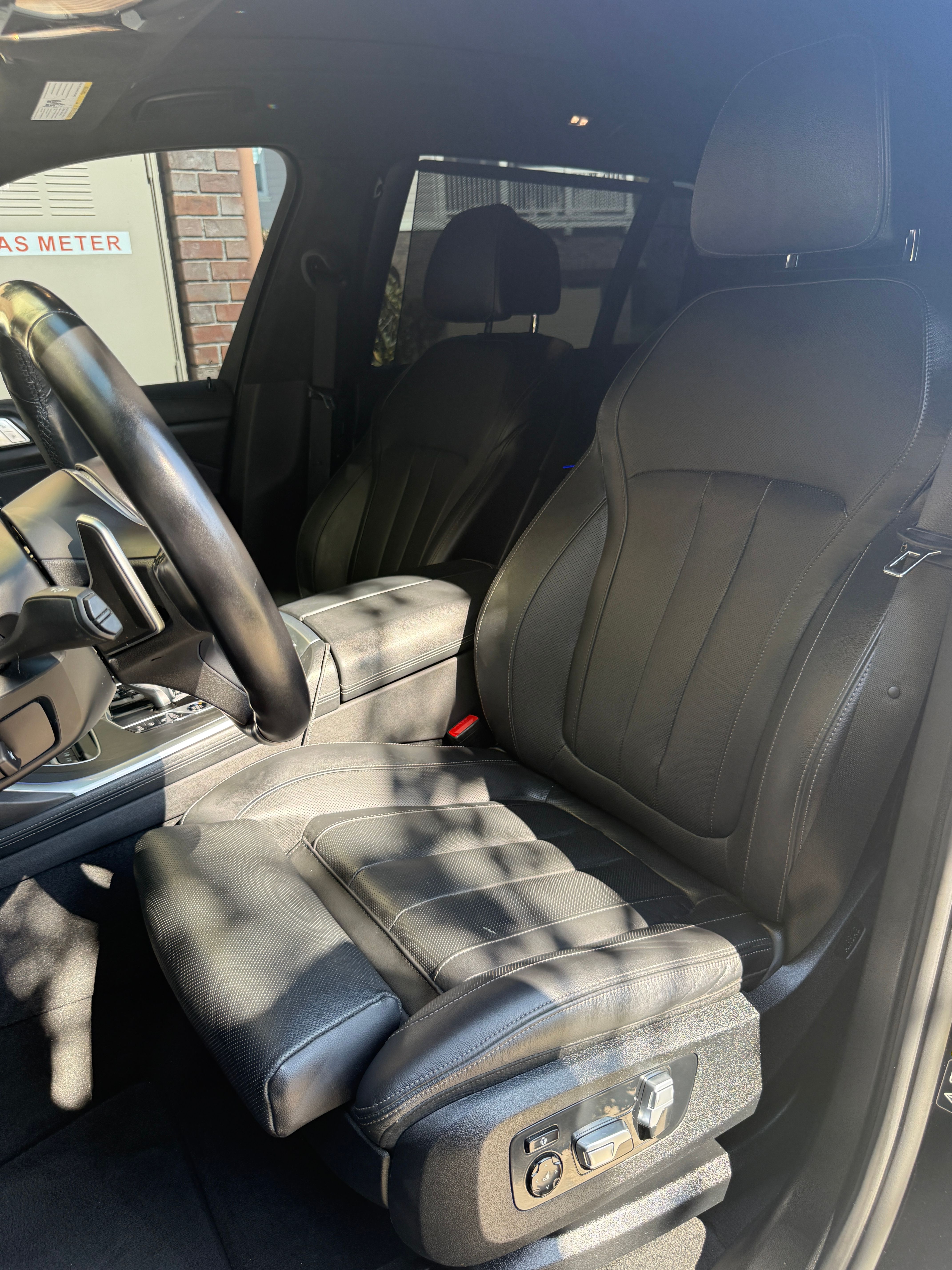 Used 2021 BMW X7 M50i w/ Dynamic Handling Package AWD/4WD image 25