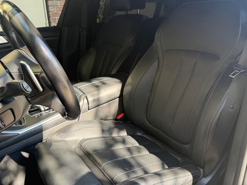 Used 2021 BMW X7 M50i w/ Dynamic Handling Package AWD/4WD image 25