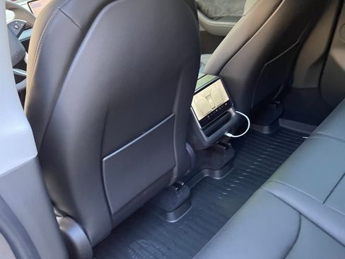 Used 2026 Tesla Model Y Premium Sport Utility 4D image 9