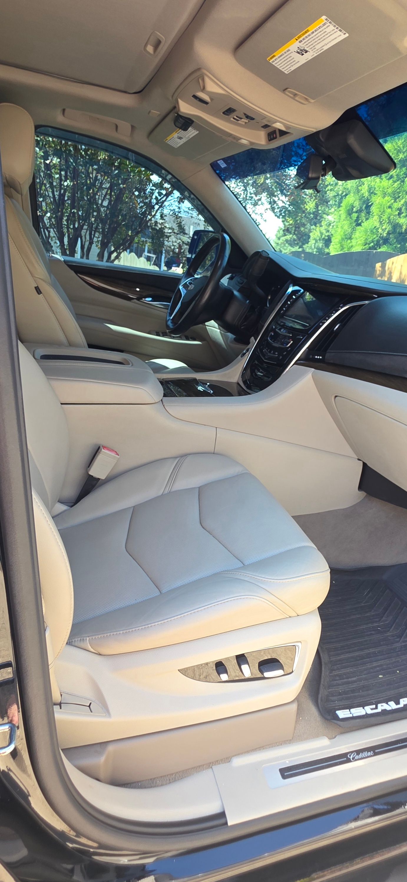 Used 2018 Cadillac Escalade ESV Luxury AWD/4WD image 14