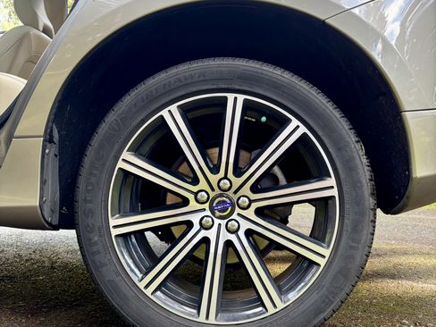 Used 2016 Volvo XC60 T5 Premier w/ Proximity Package image 18