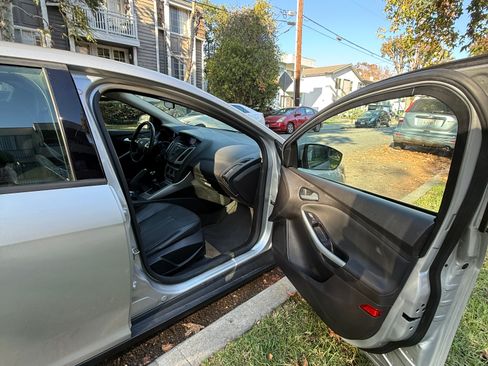 Used 2014 Ford Focus SE w/ Equipment Group 201A image 16