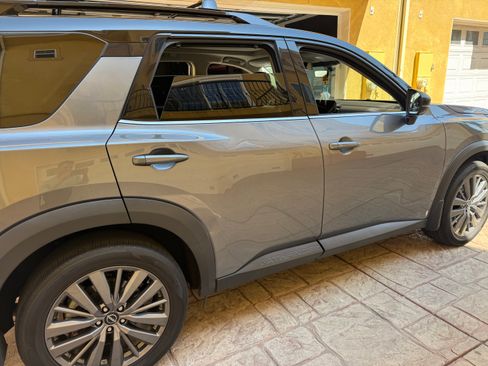 Used 2024 Nissan Pathfinder SL w/ SL Premium Package image 9