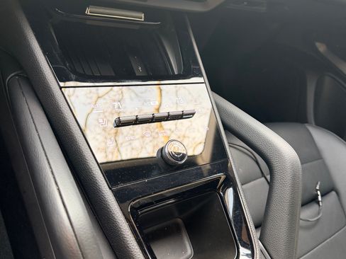 Used 2025 Porsche Cayenne image 11