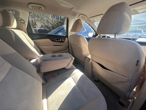 Used 2015 Nissan Rogue SV image 6