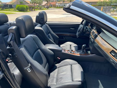 Used 2011 BMW 335i Convertible image 21