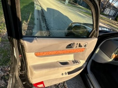 Used 2001 Lincoln Continental image 23