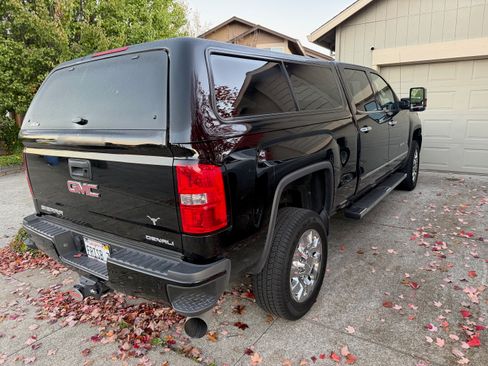 Used 2016 GMC Sierra 2500 Denali w/ Duramax Plus Package image 2