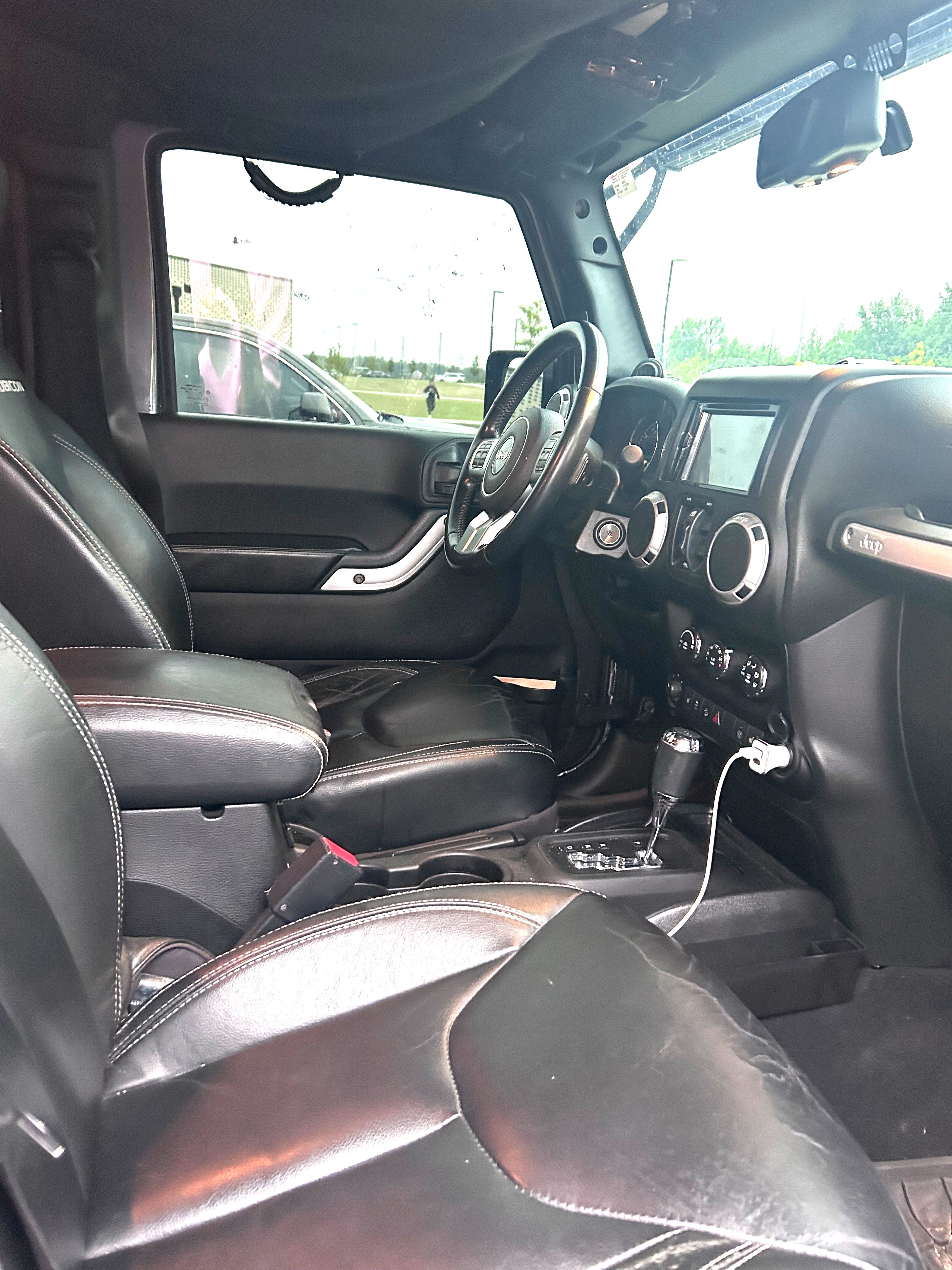 Used 2014 Jeep Wrangler Unlimited Rubicon AWD/4WD image 12