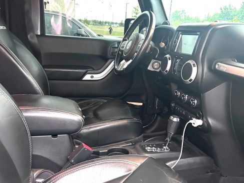Used 2014 Jeep Wrangler Unlimited Rubicon AWD/4WD image 12