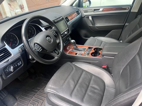 Used 2012 Volkswagen Touareg TDI AWD/4WD image 12