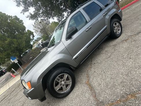 Used 2007 Jeep Grand Cherokee Laredo w/ Sun/Sound Group RWD image 2