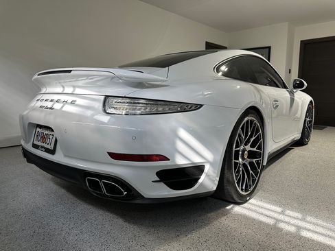 Used 2015 Porsche 911 4 Coupe image 9