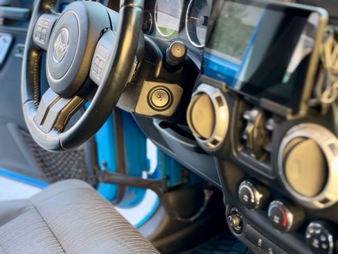 Used 2011 Jeep Wrangler Unlimited Sahara w/ Connectivity Group image 24