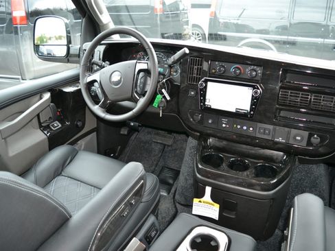 Used 2022 Chevrolet Express 2500 Extended w/ Enhanced Convenience Package image 5