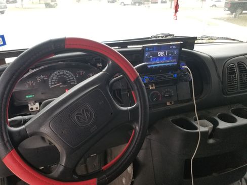 Used 2003 Dodge B3500 image 4