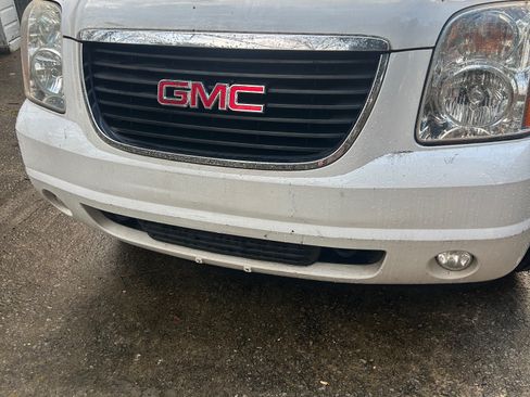 Used 2013 GMC Yukon SLT w/ SLT-2 Equipment Package image 13