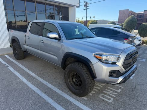 Used 2021 Toyota Tacoma TRD Off-Road w/ Technology Package image 4