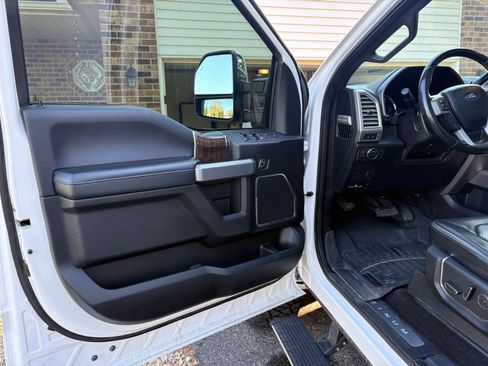 Used 2017 Ford F250 Platinum w/ Platinum Ultimate Package AWD/4WD image 9