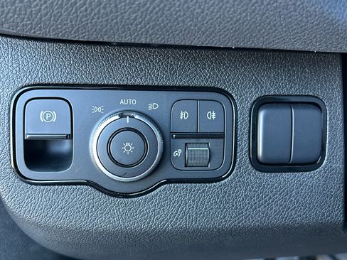 Used 2024 Mercedes-Benz eSprinter 170 Cargo image 23